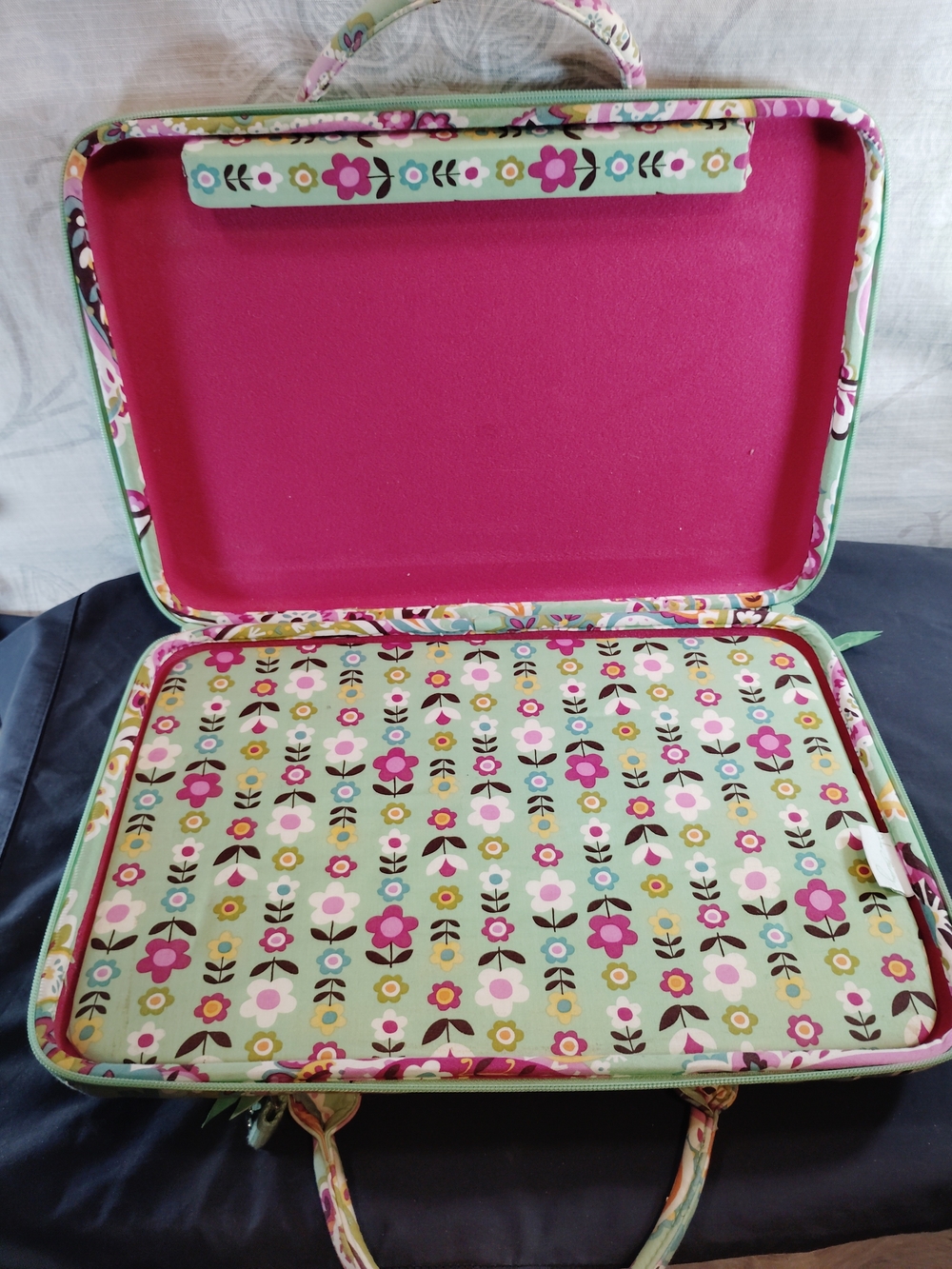 Vera Bradley Quilted Paisley Hardshell Laptop/Messenger bag- Mint, Pink & Yellow - Picture 6 of 7